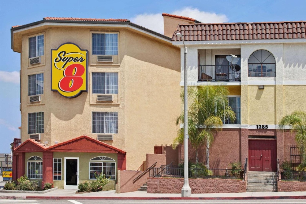 Super 8 by Wyndham Los Angeles Downtown Main image